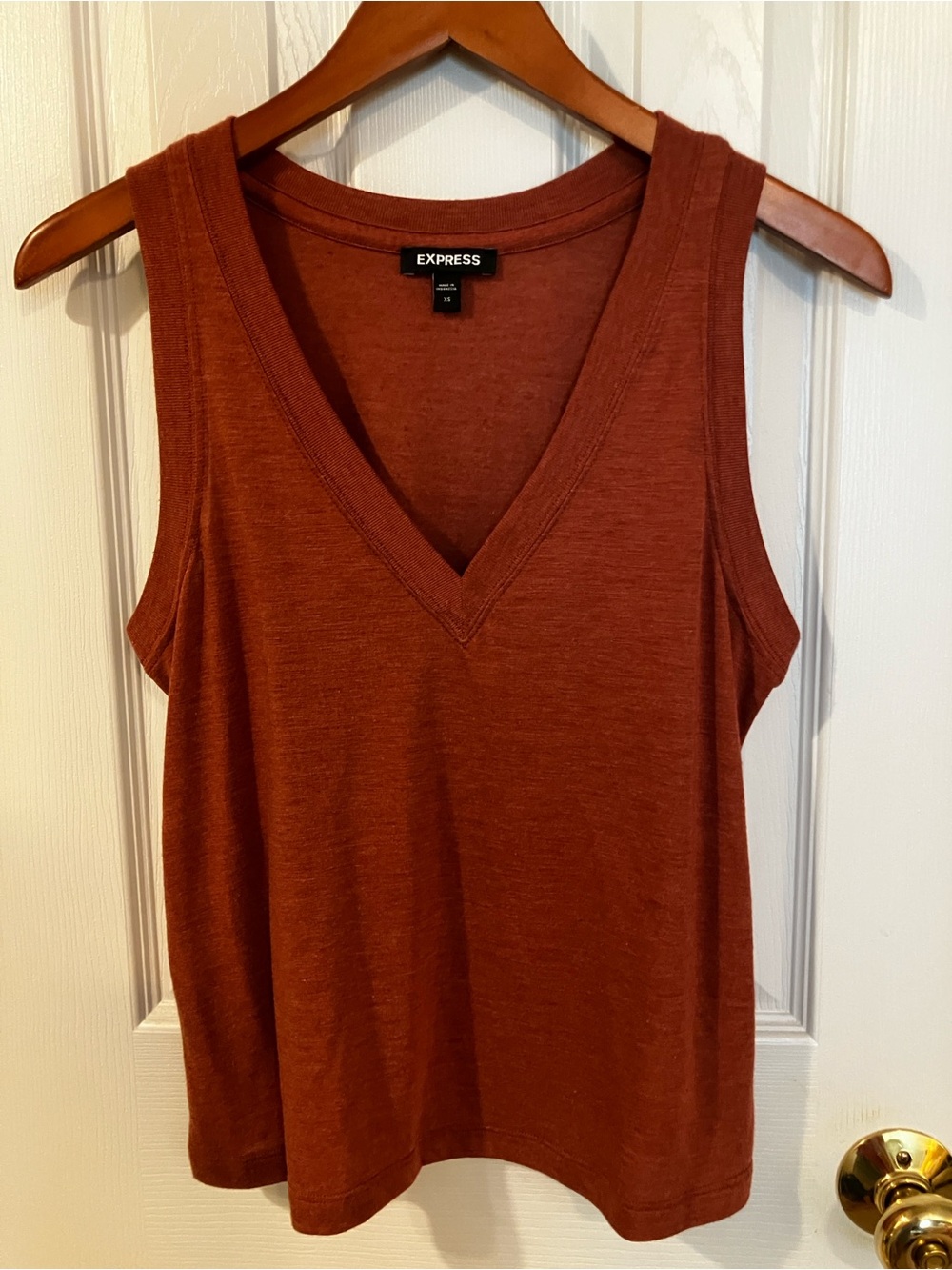 Express Skimming Linen-Blend V-Neck Tank XS